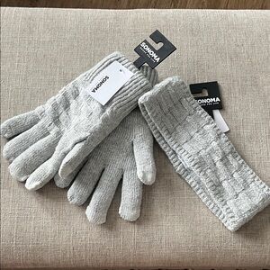 Sonoma Light Gray Knit Gloves Set. It’s a Bundle -NWT